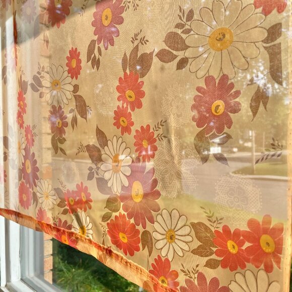 Vintage 70s curtain, sheer orange, purple, white daisy flowers, single panel - Picture 3 of 10